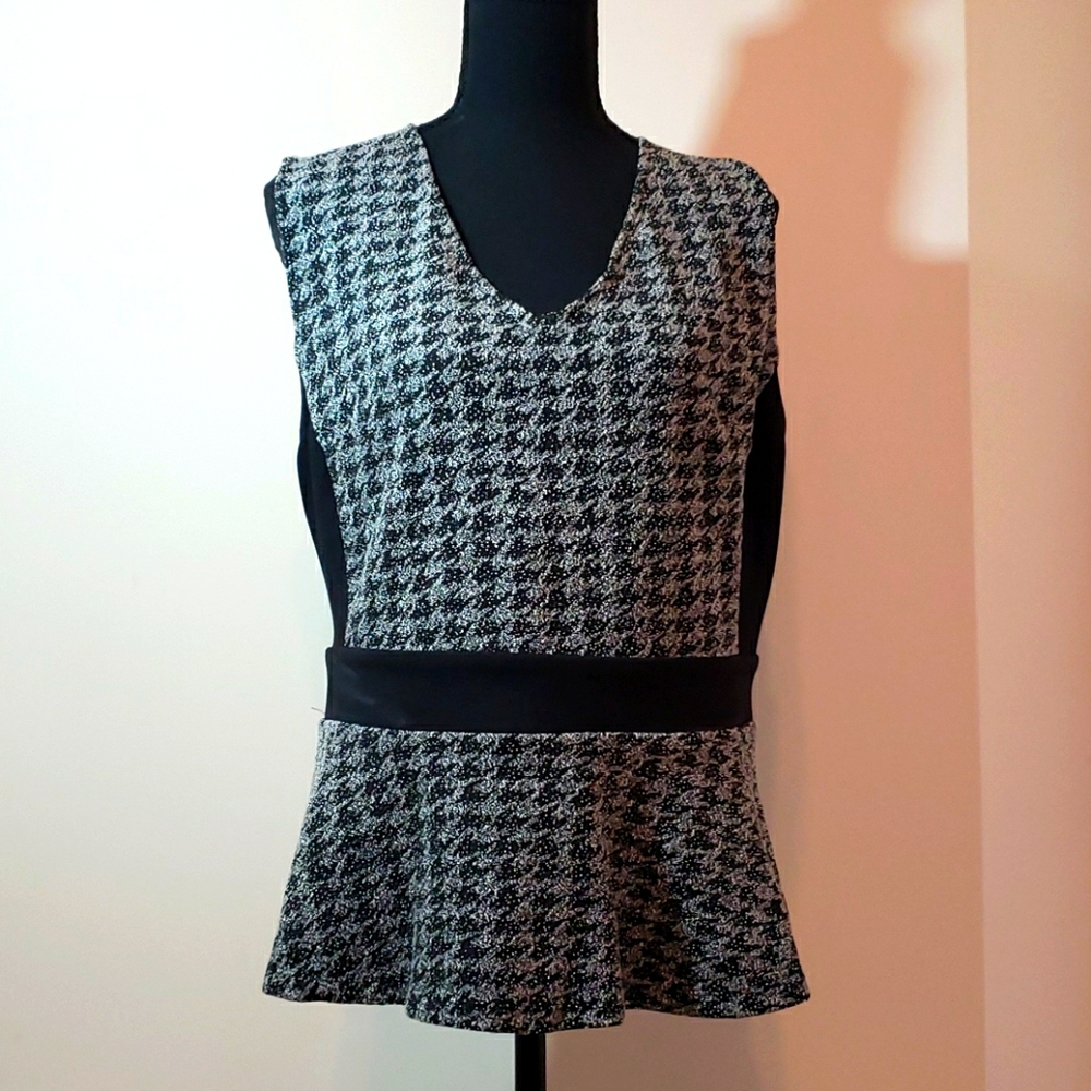New York & Company V-Neck Sleeveless Blouse
